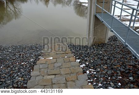 Pond Sluice, Water Reservoirs With Regulation And Concrete Dam Shaft. Guide Profiles Determining Flo