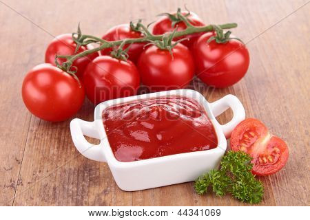 sos pomidorowy, migdałami, ketchup