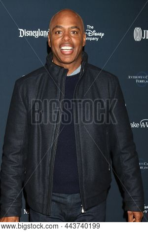 LOS ANGELES - DEC 7:  Kevin Frazier at the Galaxy of Wishes Make-a-Wish Event at Disneyland on December 7, 2021 in Anaheim, CA