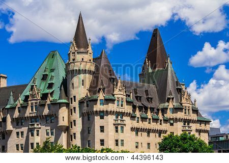 Ottawa je starý zámek Laurier Hotel