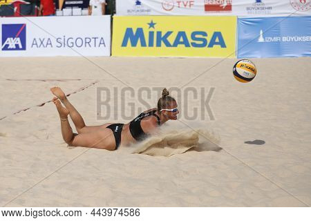 Izmir, Turkey - July 08, 2021: Turkey (akyuz And Bas) Vs Andorra (andrea And Mas) Pool Match Of Cev 