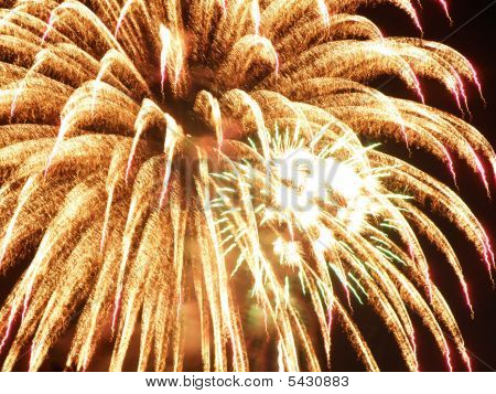 Golden Feuerwerk Explosion