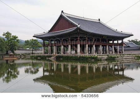 Odraz Boat House v Gyeonbokgung paláci