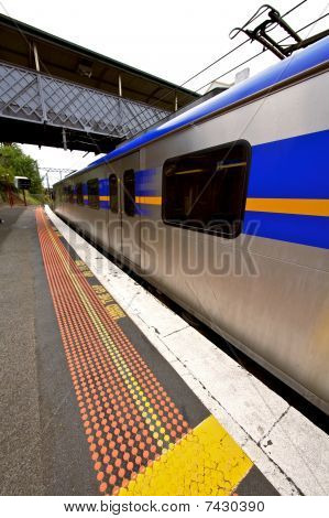 สถานีรถไฟ ขนส่ง