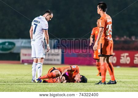 Sisaket Thailand-october 15: Chatchai Mokkasem Of Sisaket Fc. Injured During Thai Premier League Bet