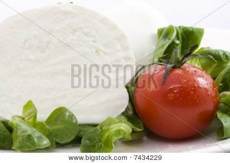 Mozzarella Bufala ve salata