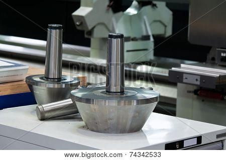heads of a cnc milling machine in metal industry