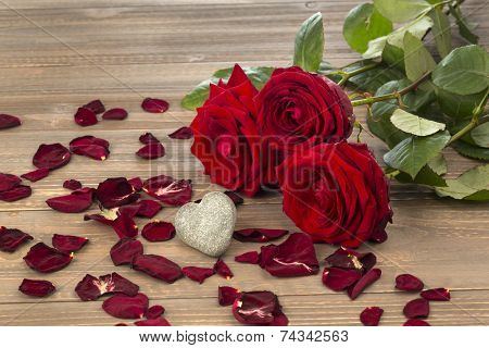 roses as a gift and surprise to a feast. symbol photo for birthday, mother's day, love, valentine's day
