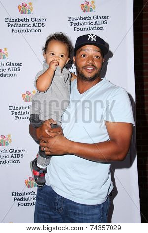 LOS ANGELES - OCT 19:  Donald Faison at the 25th Annual 