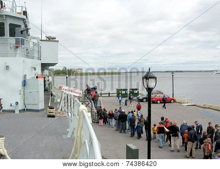 Kingston Queue In Mooring 2008