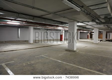 ที่จอดรถสถานที่อาคาร หลักฐานที่ว่างเปล่ากับเครื่องรถยนต์