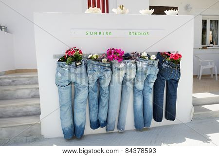 Thira, Greece - May 19: The Outdoor Decoration At Luxury Hotel On May 19, 2014 In Thira, Greece. Up