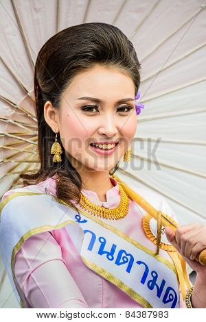 Chiang Mai, Thailand-january 17 : 32Th Anniversary Bosang Umbrella Festival,women In Traditional Cos