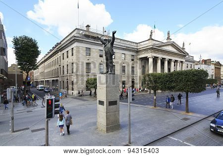 memorial to Jim Larkin