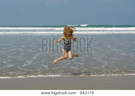 해변에서 점프 아이