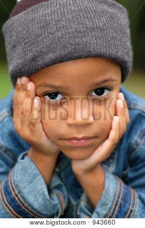 Pensamiento del niño y preguntando