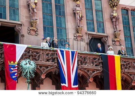 Queen Elizabeth Greets The Audience From The Balcony