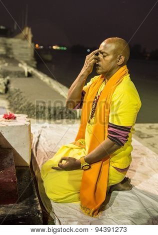 Hindu priest performs the Ganga Aarti ritual