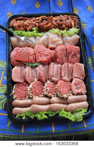 Small pieces of fresh meat for fondue or raclette