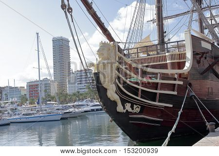 foreground of the figurehead lion shaped in an ancient warship