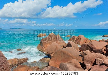 LaDigue Stones Sunlit Sea Foam 