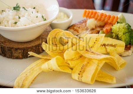 fish served on plate with banana chips nicaragua cuisine