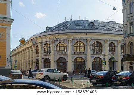 MOSCOW - OCTOBER 25: Gostiny Dvor and cars on Ilinka street on October 25 2016 in Moscow. Gostiny Dvor is Old Merchant Court in center of Moscow.