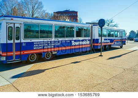 Washington Dc, Usa - January 27, 2006: Tourbus For A Sightseeing Tour