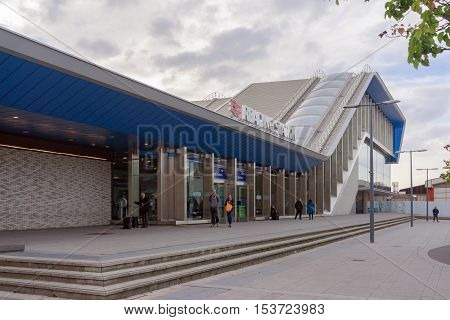 Reading/UK. 23rd October 2016. The northern entrance to Reading railway station on the Great Western mainline. The station has recently undergone an £850m refurbishment upgrade.