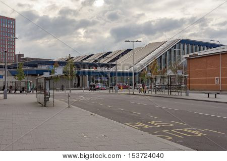 Reading/UK. 23rd October 2016. The northern entrance to Reading railway station on the Great Western mainline. The station has recently undergone an £850m refurbishment upgrade.