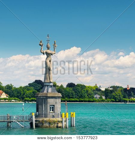 Statue of a courtesan of the Empire at the entrance of the bay in the station of the city of Constanta Germany