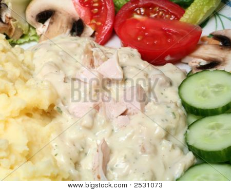 Salada e molho de frango