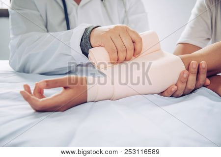 Doctors Are Treating Patients With Arm Injuries