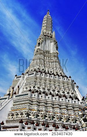 Wat Arun Ratchawararam, A Buddhist Temple In Bangkok, Thailand