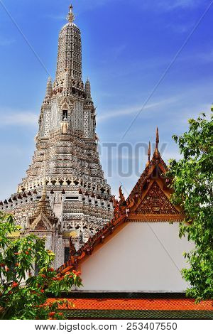 Wat Arun Ratchawararam, A Buddhist Temple In Bangkok, Thailand
