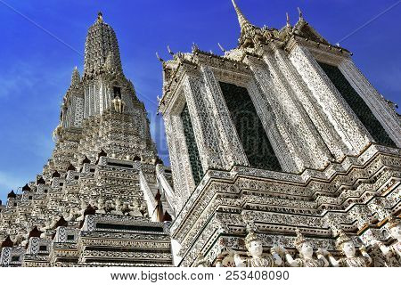 Wat Arun Ratchawararam, A Buddhist Temple In Bangkok, Thailand