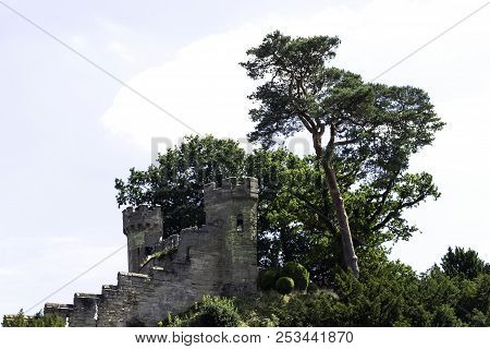 Warwick, Uk - August 05: Picture Of Warwick Castle - Mound On August 05, 2018 In Warwick, Warwickshi