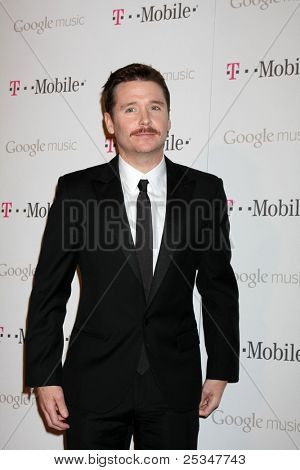 LOS ANGELES - NOV 16: Kevin Connolly arriva presso la Google Music Launch a Mr Brainwash Studio su 