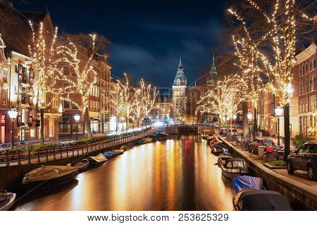 Amsterdam, The Netherlands, December 26, 2017:  The Spiegelgracht In The Old Town Of Amsterdam With 