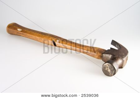 Vecchio martello dentellato