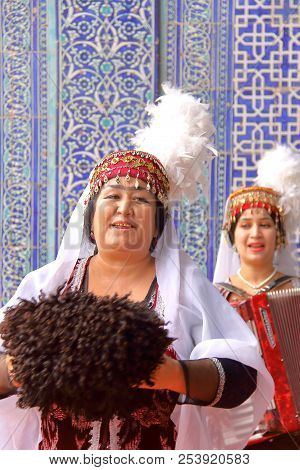 Khiva, Uzbekistan - May 4, 2011: Traditional Uzbek Musicians Performing At Tosh Hovli Palace