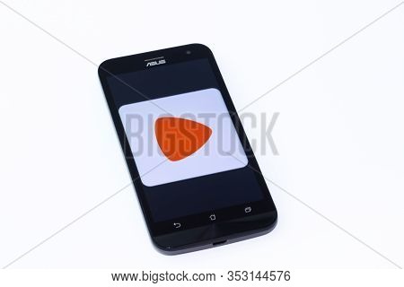 Kouvola, Finland - 23 January 2020: Zalando Online Store App Logo On The Screen Of Smartphone Asus