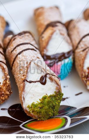 Cannoli Siciliani Di Ricotta - sicilské pečivo