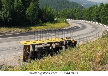 Road Accident A Dump Truck Didnt Fit Into Turn.