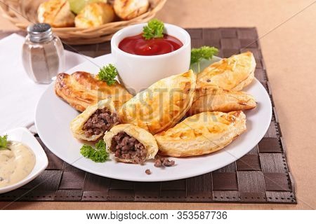 empenada with minced beef and tomato sauce