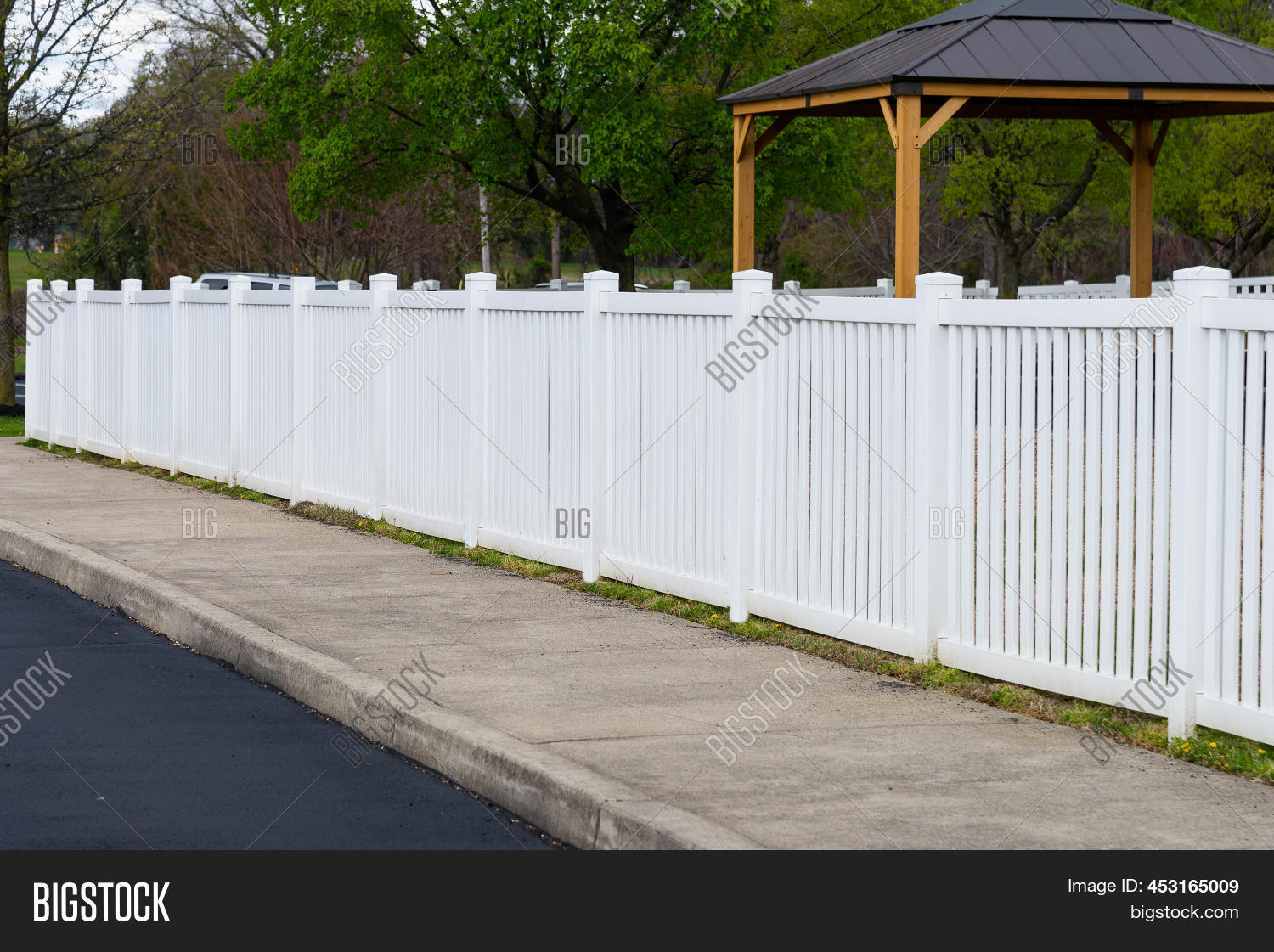 White Vinyl Fence Image & Photo (Free Trial) | Bigstock