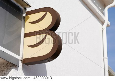 Bordeaux , Aquitaine  France - 04 10 2022 : Boulanger Brand Logo And Sign Text Front Of Facade Frenc