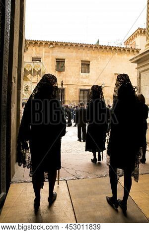 Elche, Spain- April 12, 2022: Women Wearing Mantilla Dresses In Procession For The Holy Week In Spai
