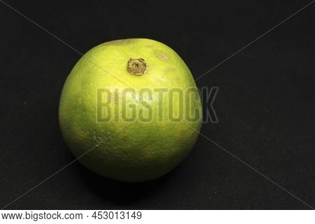 Closeup Shot Sweet Lime(citrus Fruit) Mosambi. With Background