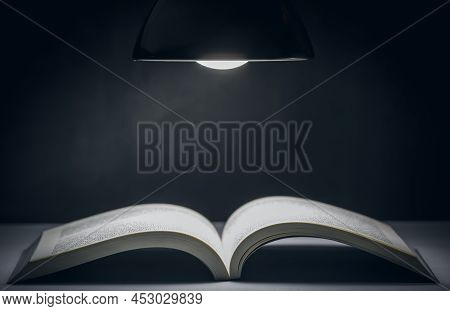 Lamp With Book Notes Style Vintage Dark Background, The Idea Of Reading Book Knowledge, And Searchin
